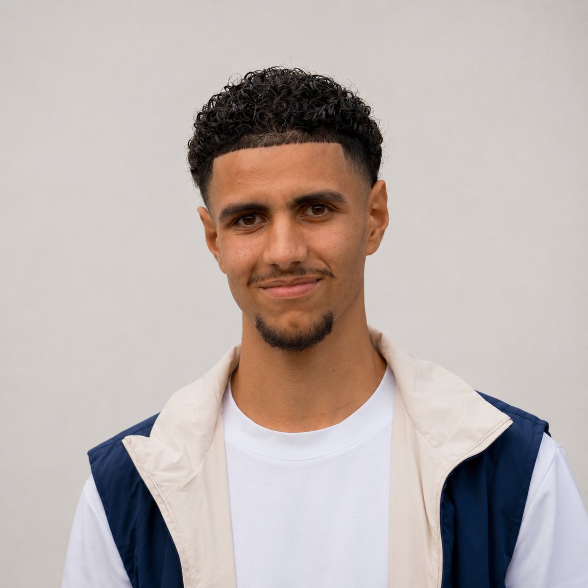 Portret van Mohamed Zafraoui, relatiecoördinator bij De Leer Vrienden